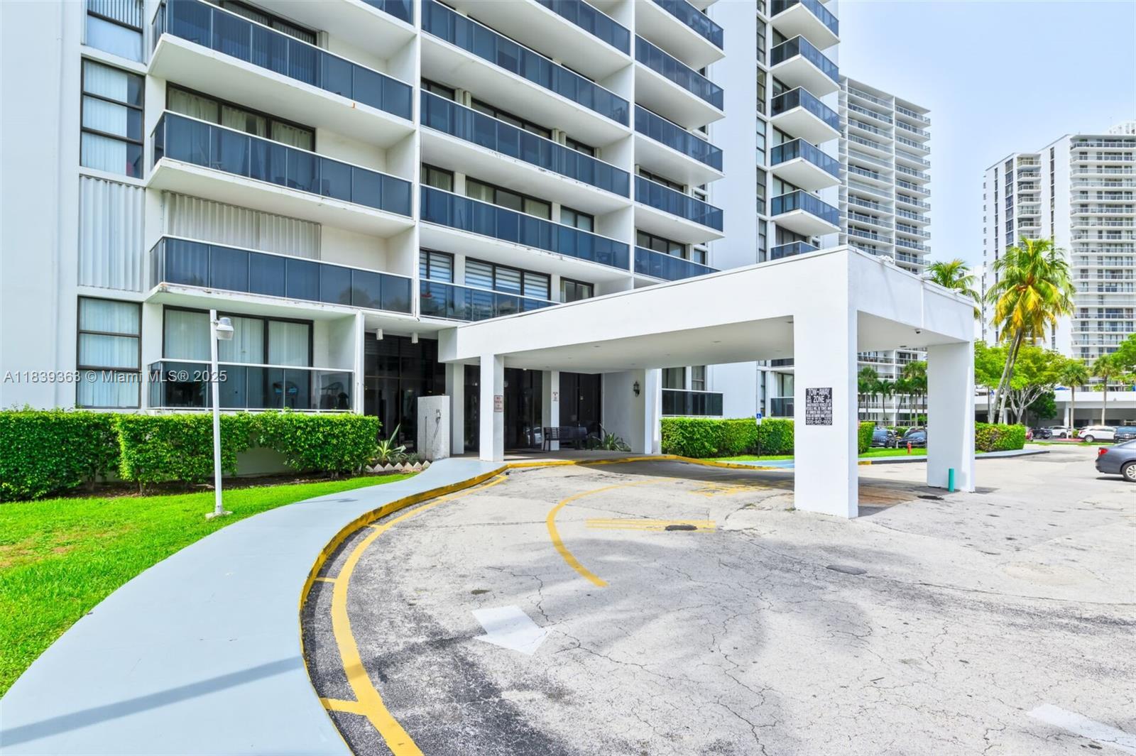 Property Photo: 3675 N Country Club Dr 2302 FL 33180