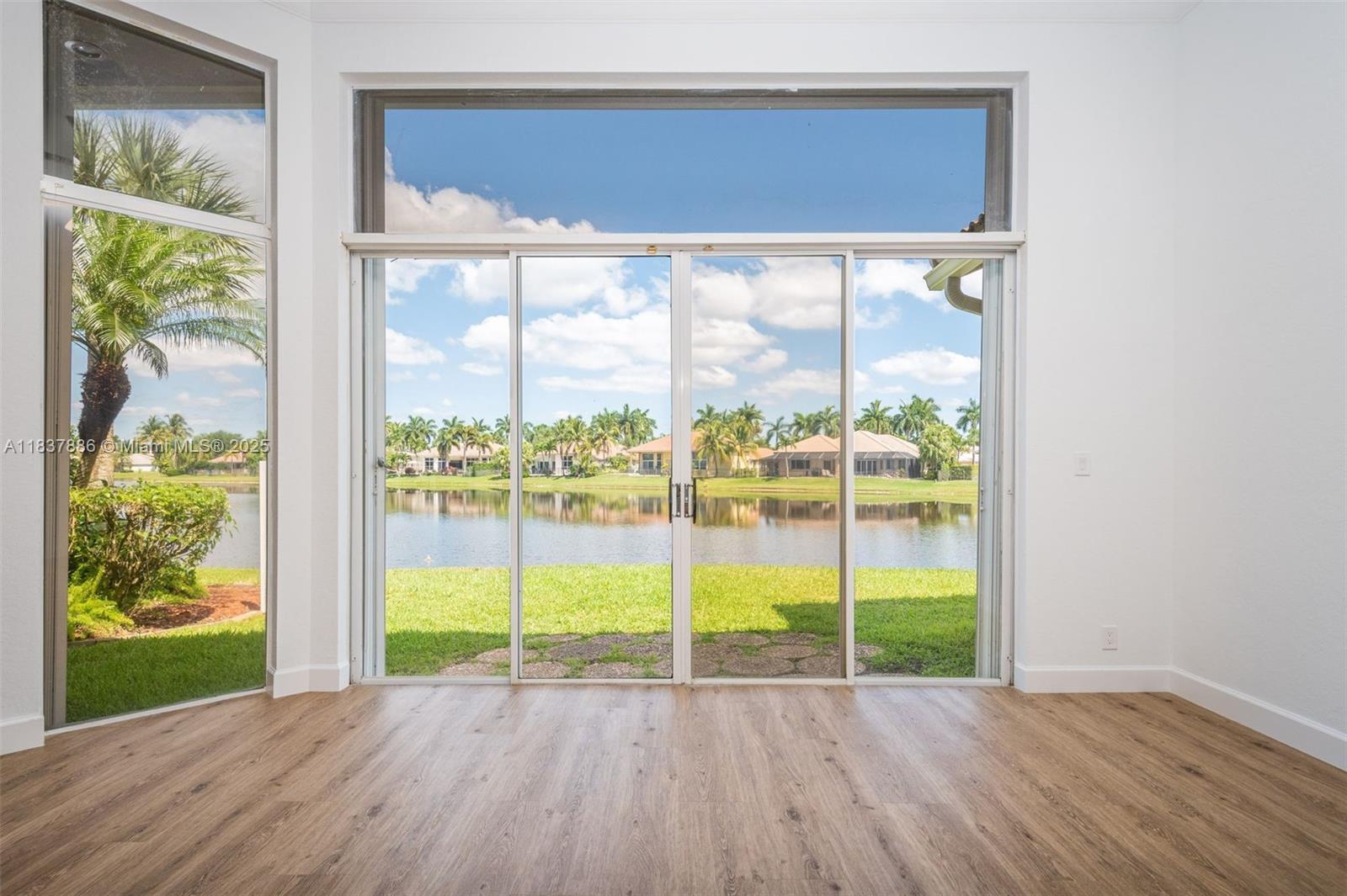 Property Photo:  2664 Edgewater Dr 2664  FL 33332 