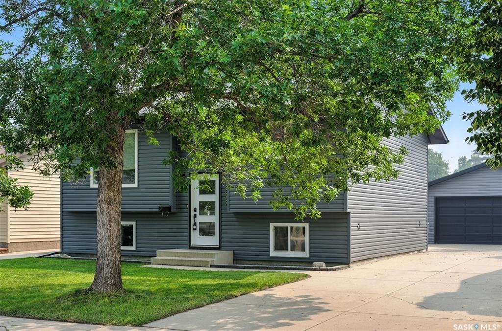 Property Photo: 347 Sebestyen Crescent SK S7K 6W2