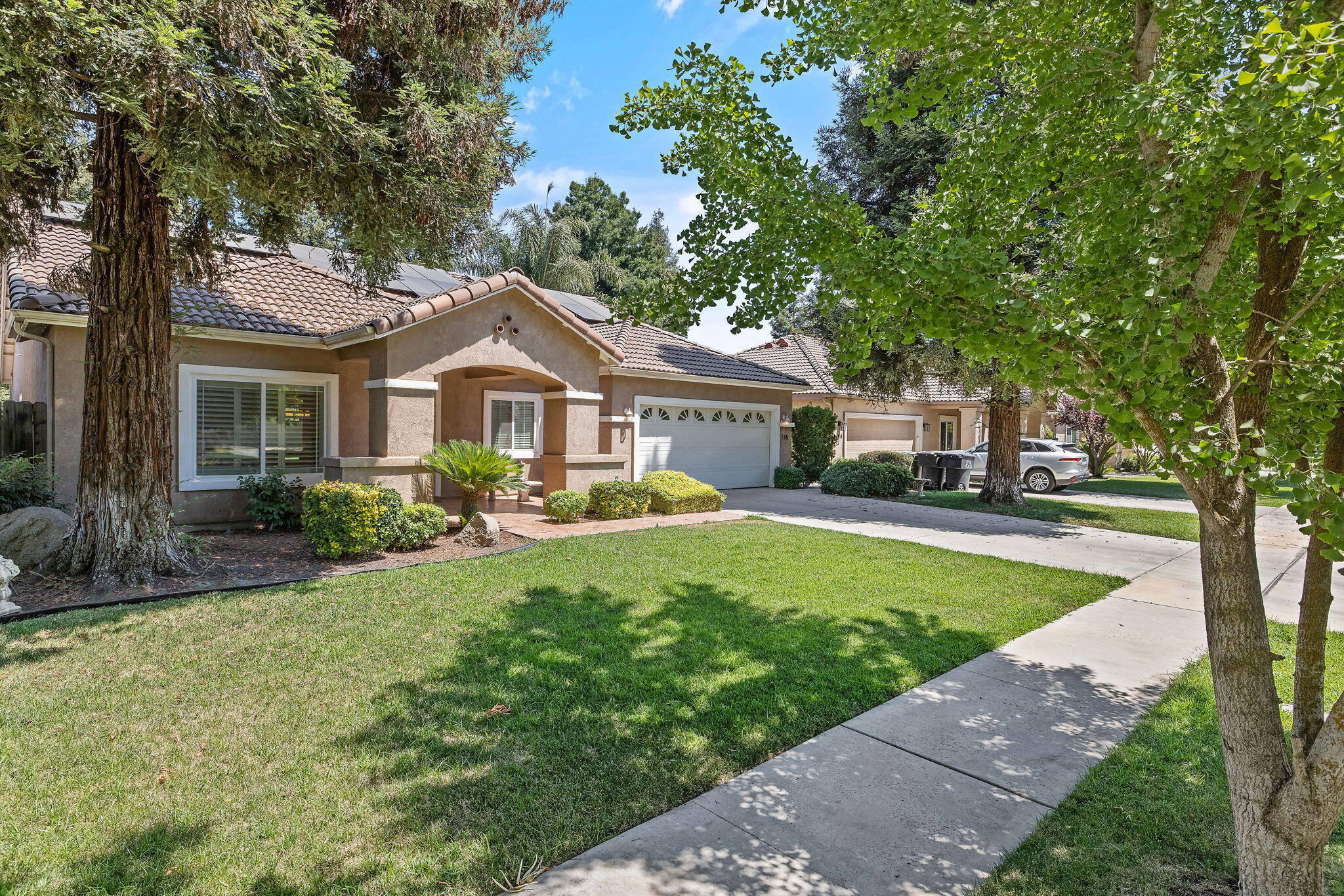 Property Photo: 156 N Boise Court CA 93291