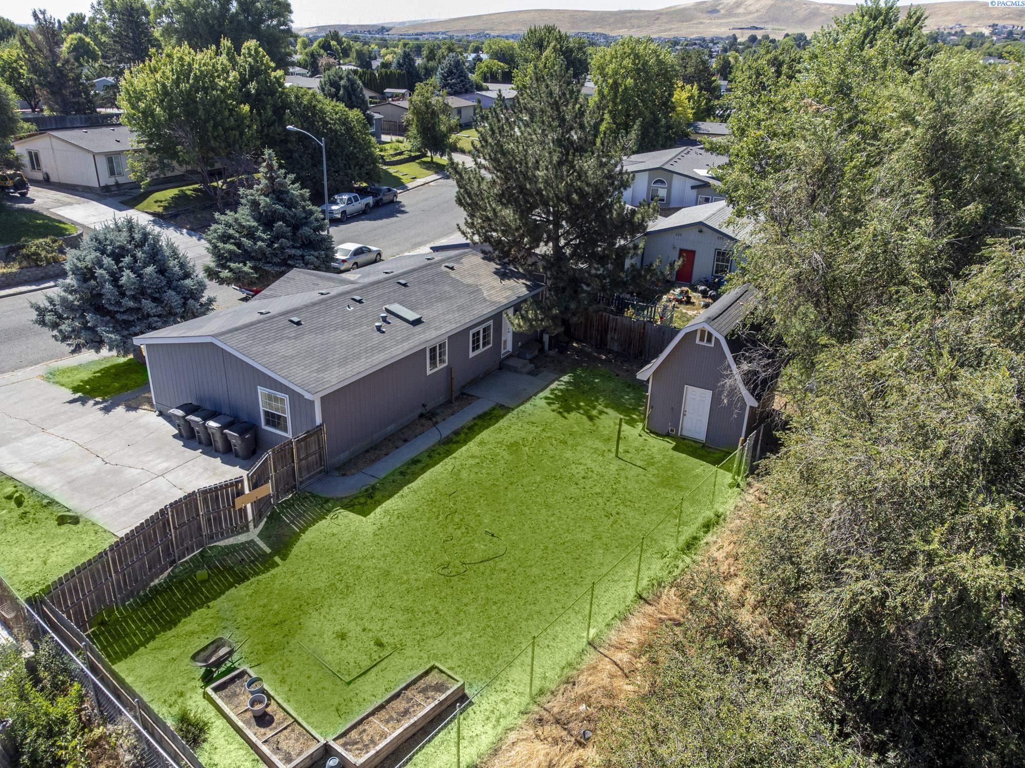 Property Photo:  2312 S Dennis St  WA 99337 