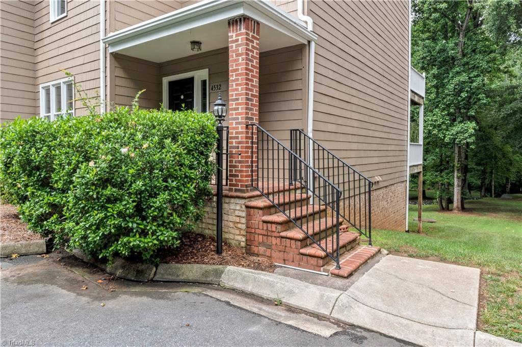 Property Photo: 4532 Fernhaven Circle NC 27104
