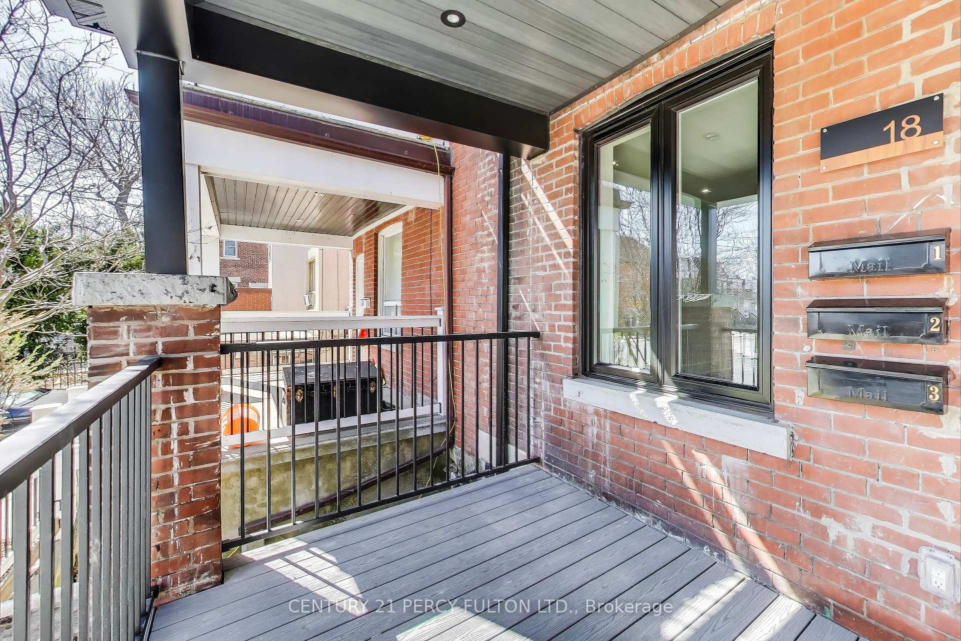 Photo de la propriété: 18 Springhurst Avenue Unit 1 ON M6K 1A9