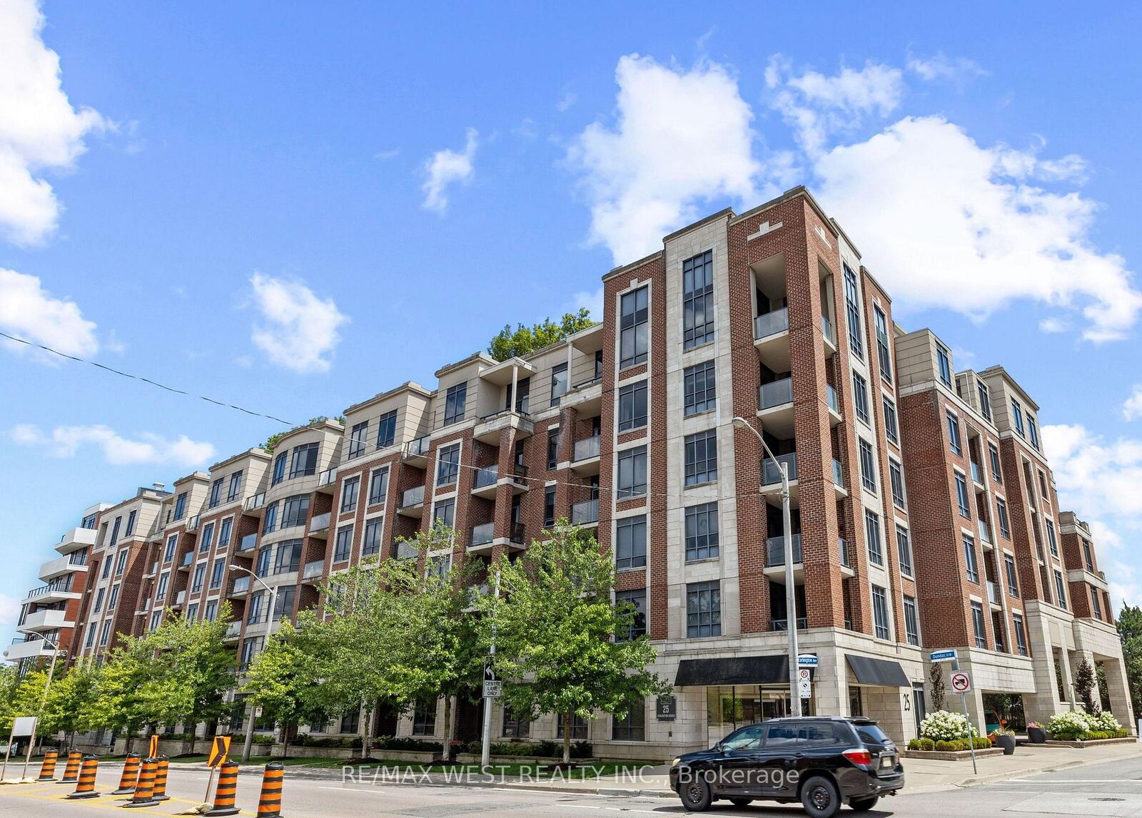 Property Photo: 25 Earlington Avenue Ph615 ON M8X 3A3