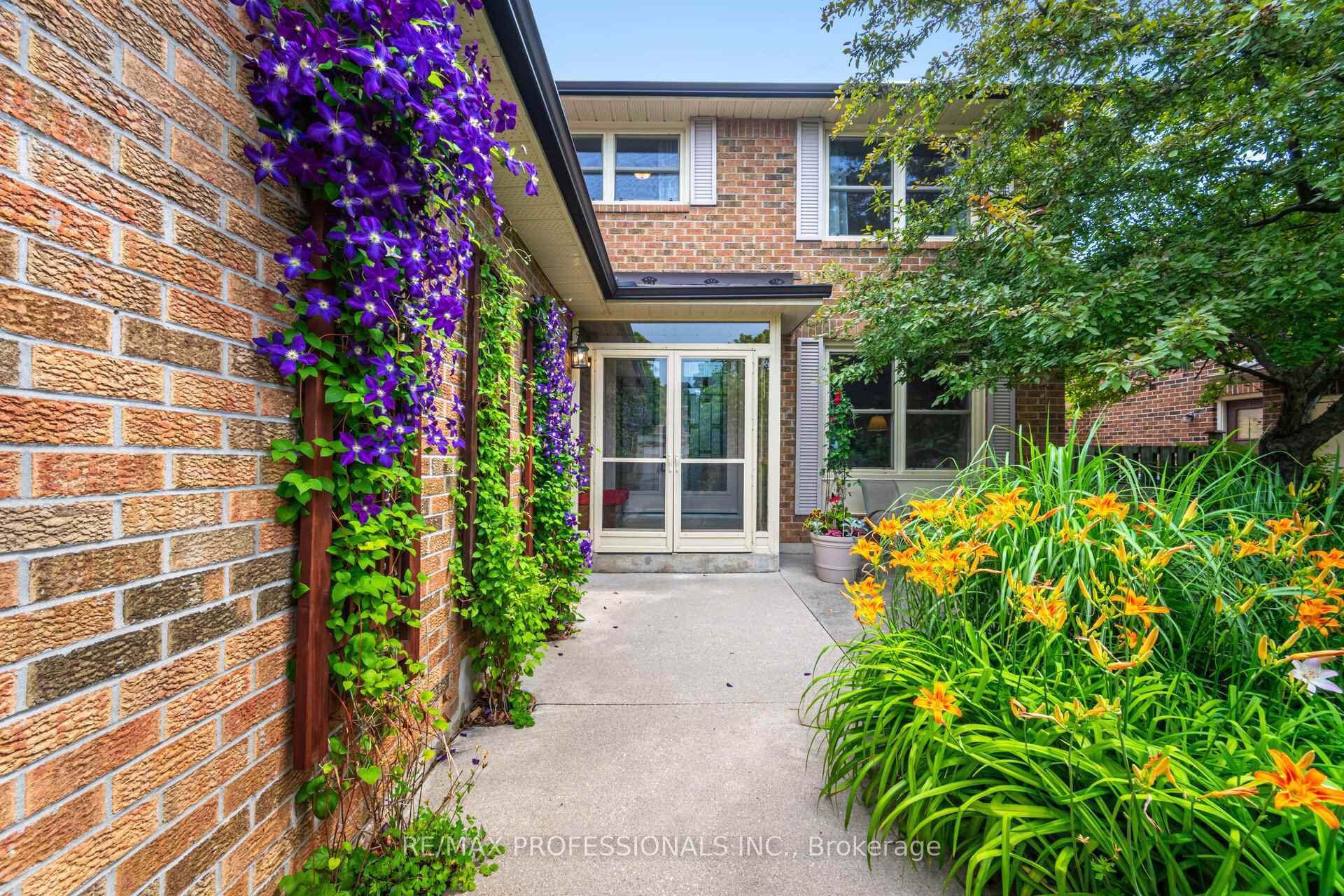 Property Photo:  29 Barr Crescent  ON L6Z 3E5 