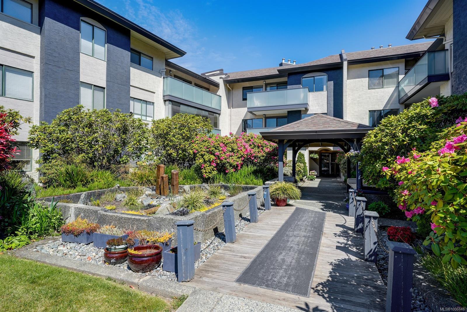 Property Photo: 3900 Shelbourne St 206 BC V8P 4H8