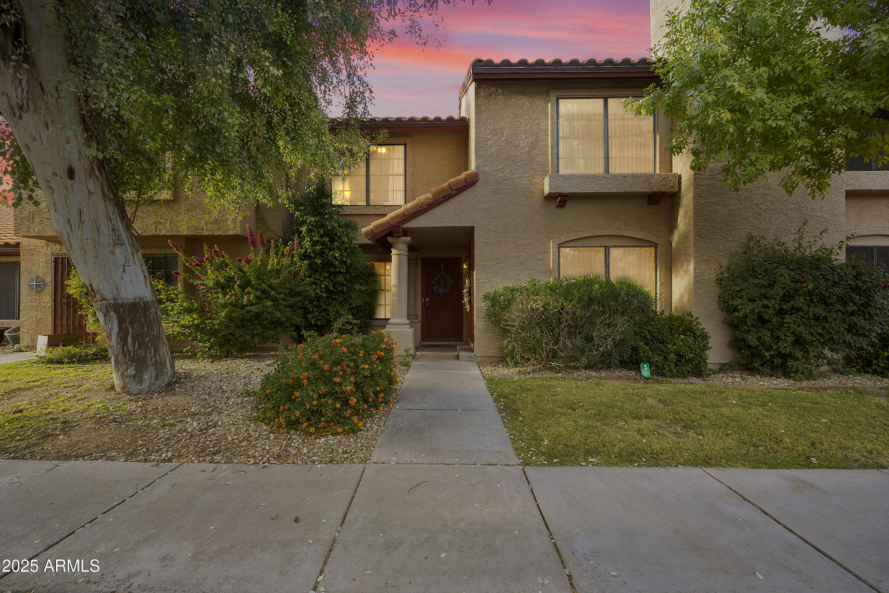 Property Photo: 4901 E Kelton Lane 1006 AZ 85254