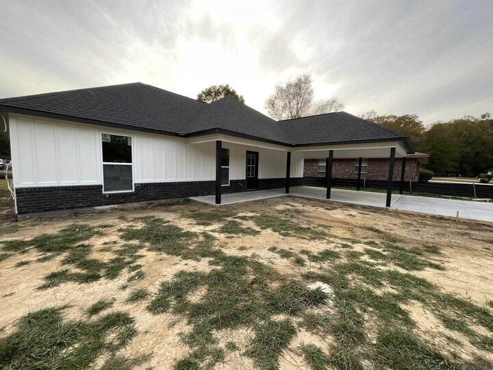 Property Photo: 9944 Ed Hughes Ct LA 70791