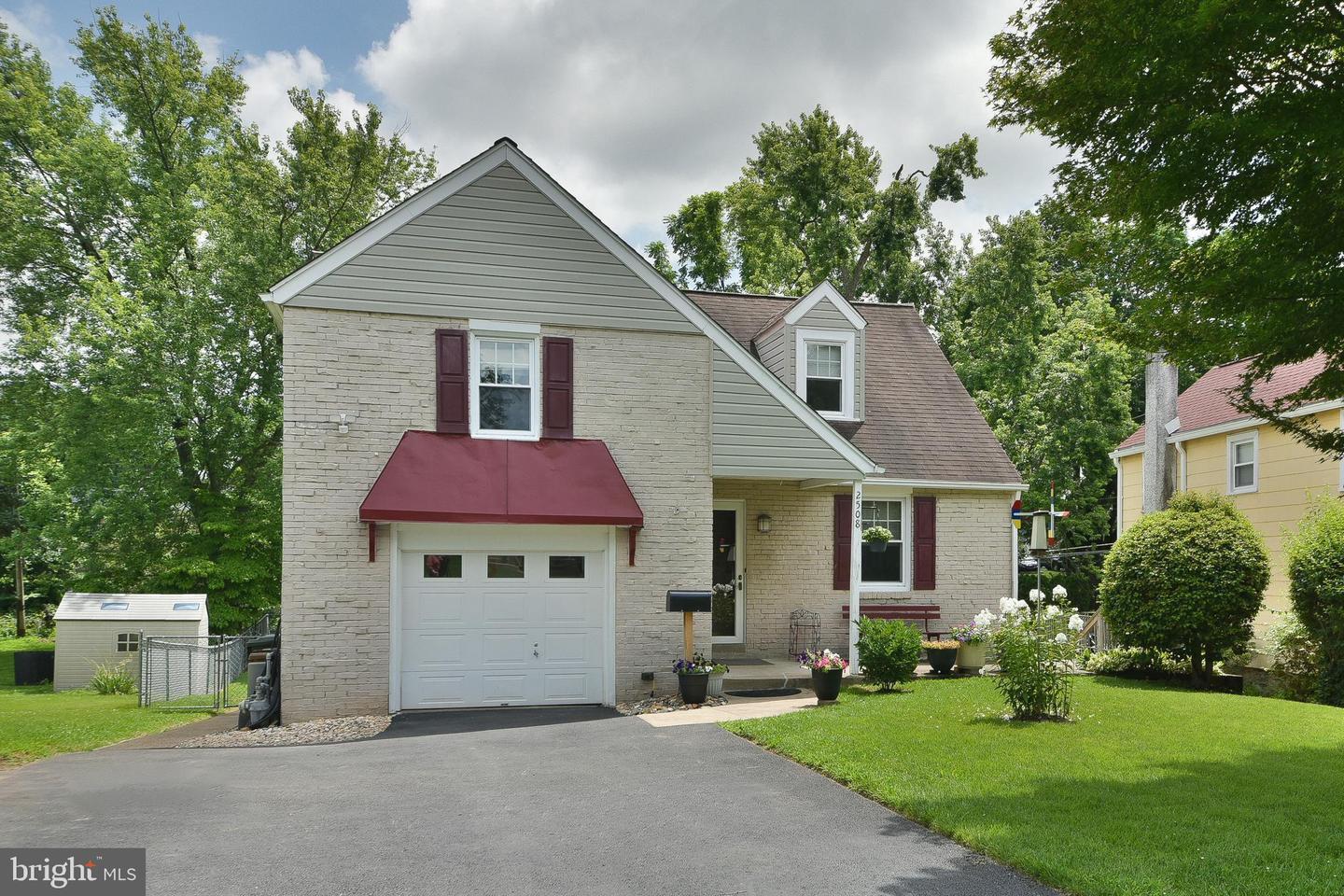 Property Photo: 2508 Fernwood Avenue PA 19001