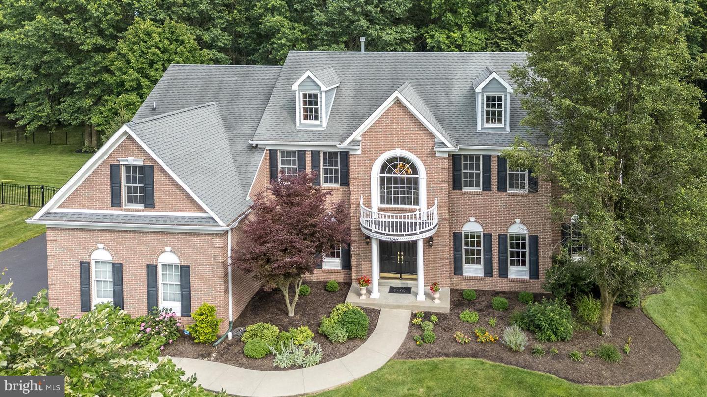 Property Photo: 5262 Bailey Court E PA 18902