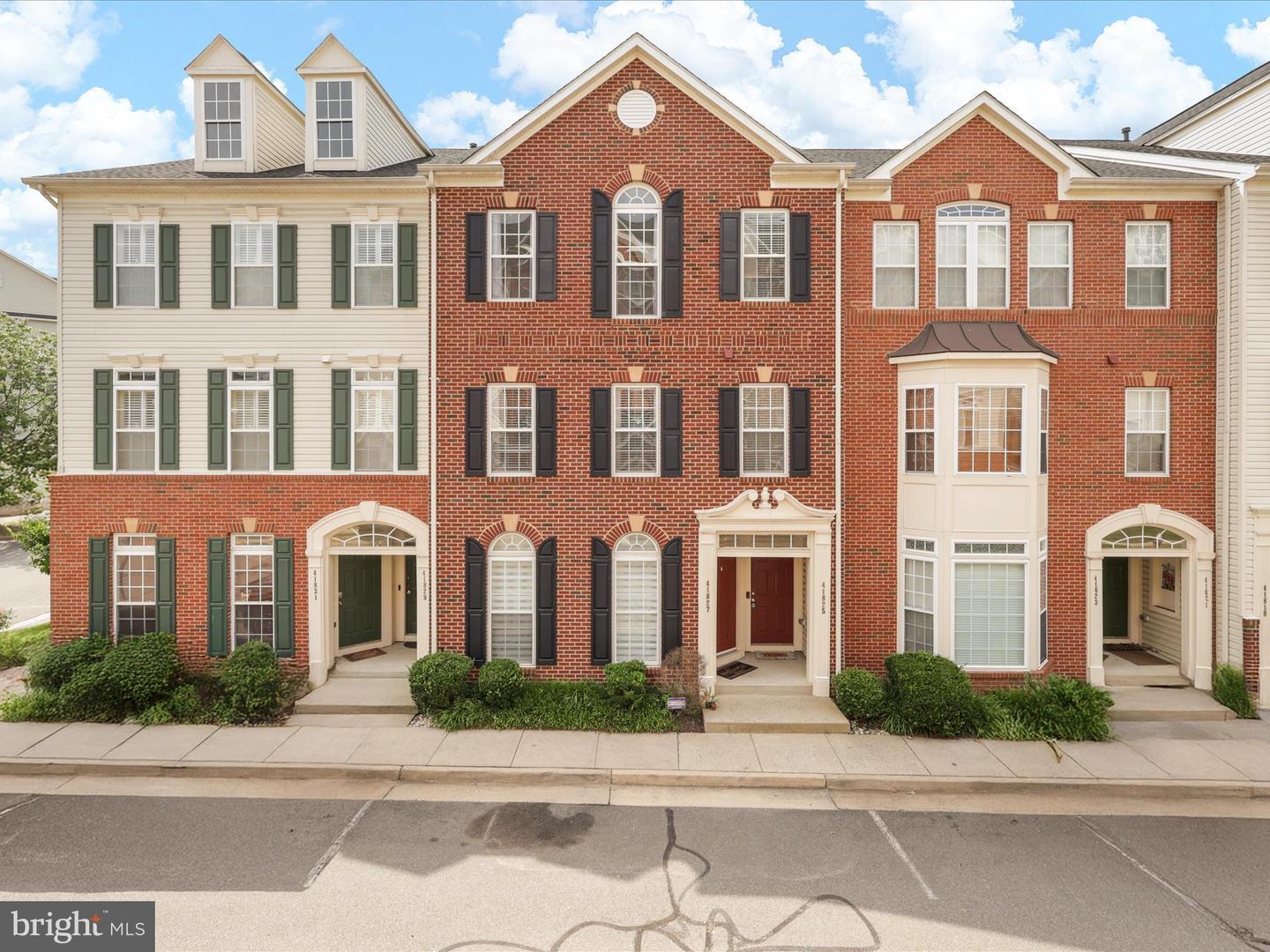 Property Photo: 41825 Inspiration Terrace VA 20105
