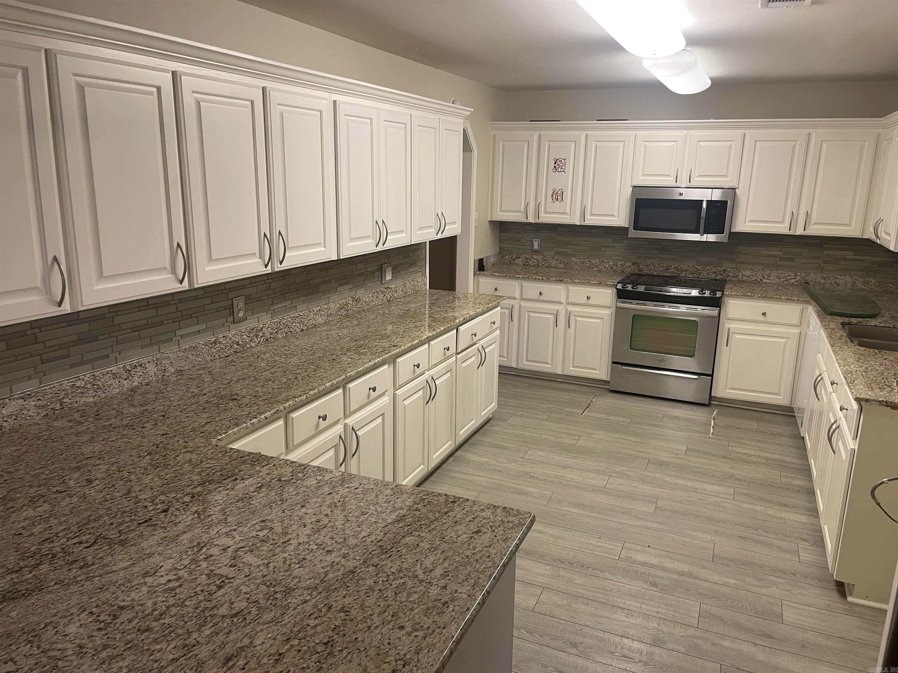 Property Photo: 889 Heather Circle AR 72034