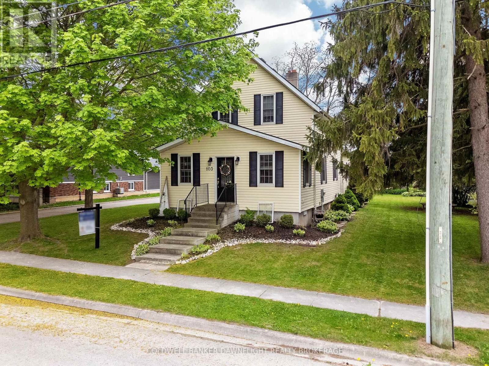 Property Photo:  103 Richmond Street South  ON N0M 1X0 