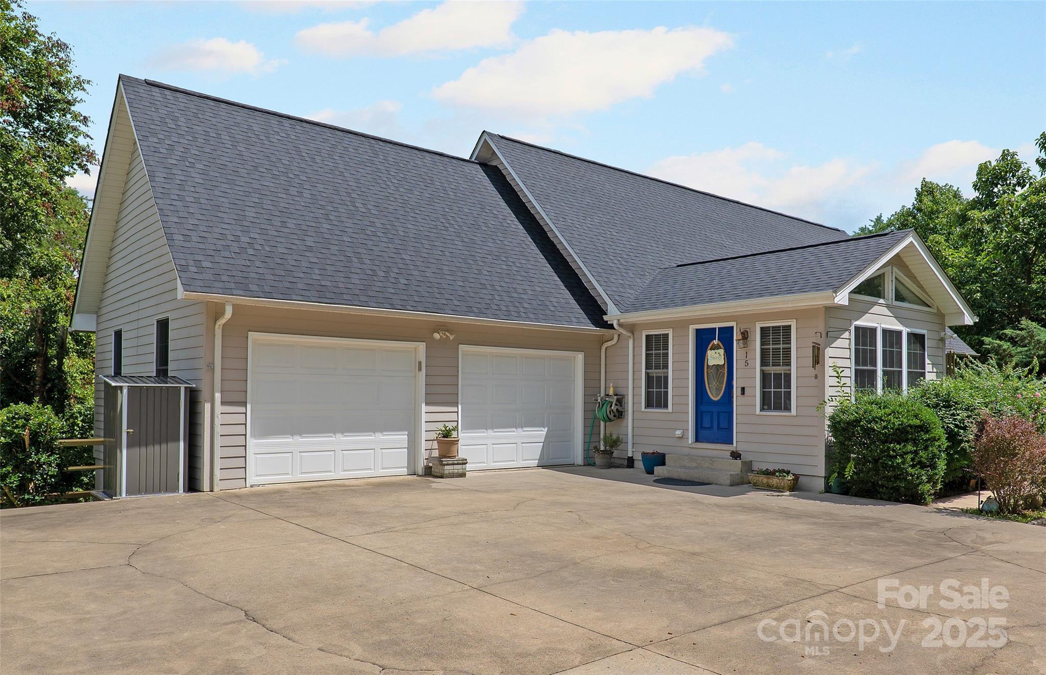 15 Willow Knolls Drive  Weaverville NC 28787 photo