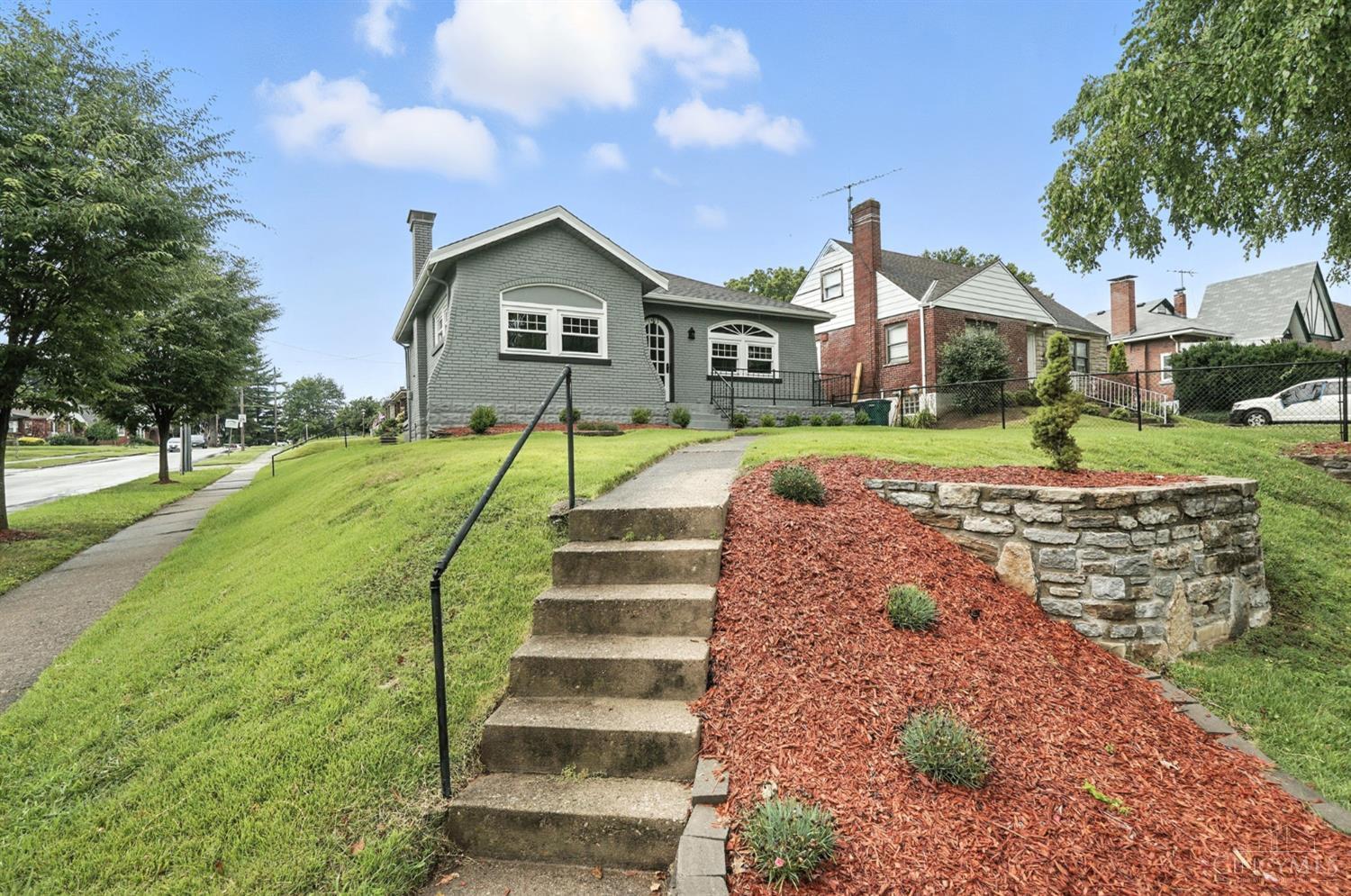 Property Photo: 1425 Covedale Avenue OH 45238