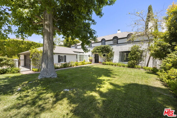 Property Photo:  850 Birchwood Dr  CA 90024 