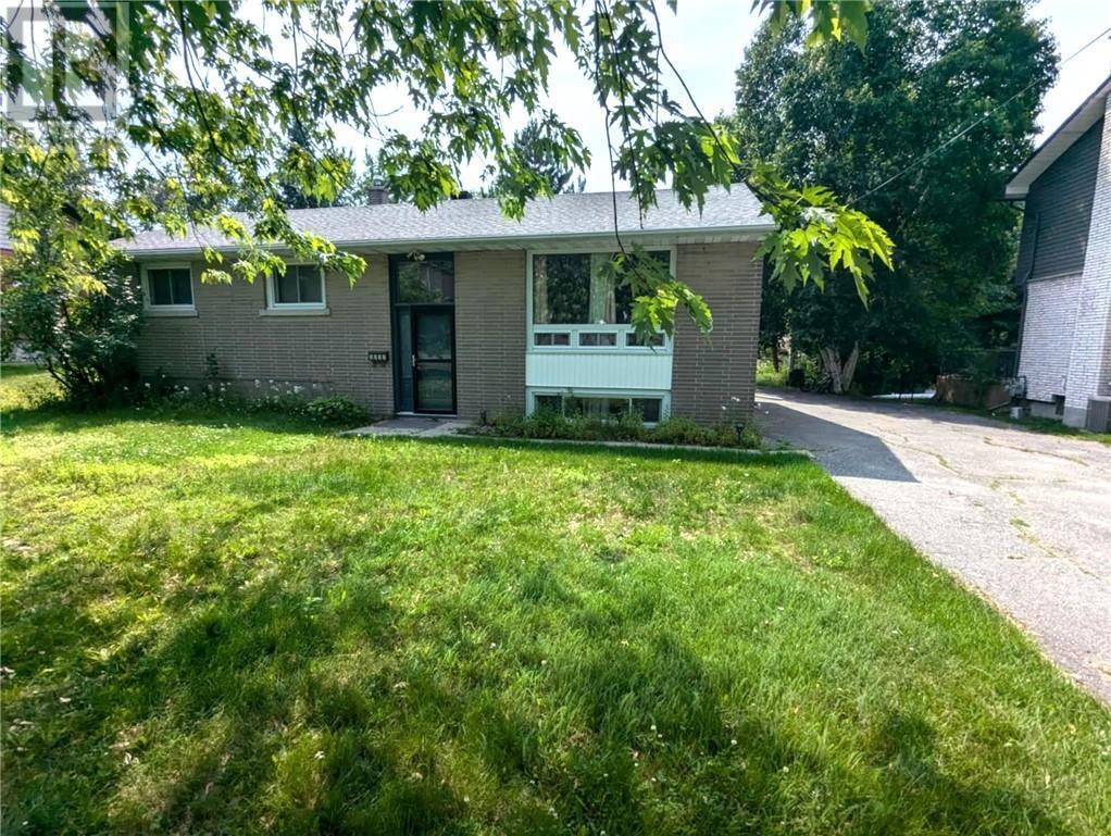 Property Photo:  1717 Latimer Crescent  ON P3E 2V8 