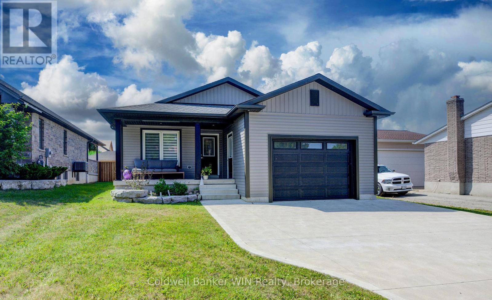 Property Photo: 780 Waterloo Street ON N0G 2L3