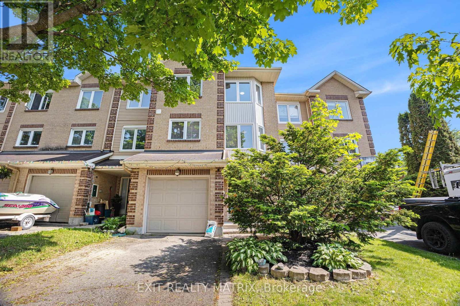 Photo de la propriété:  23 Weybridge Drive  ON K2J 4A1 
