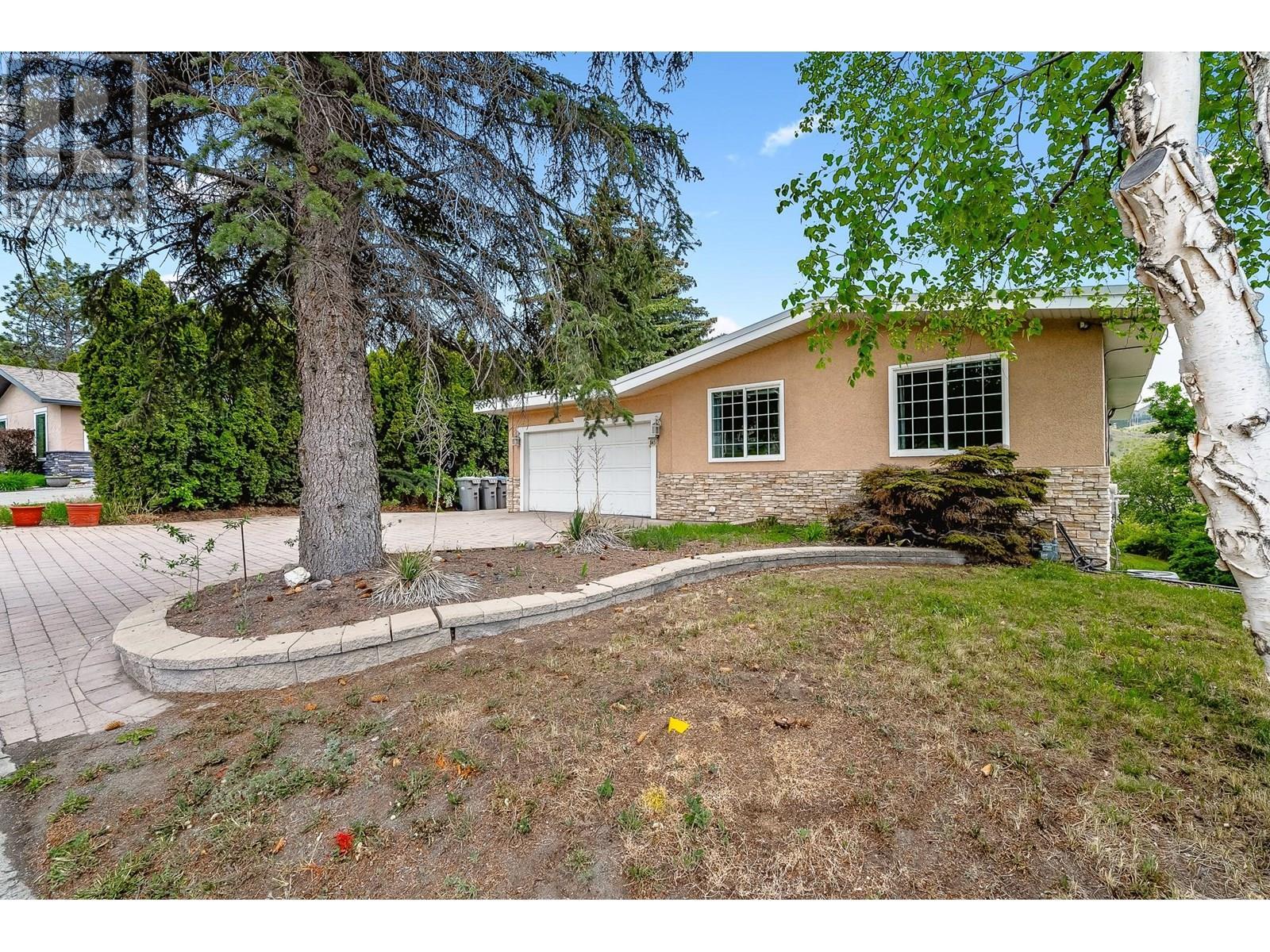 Property Photo: 845 Gleneagles Drive BC V2E 1K2