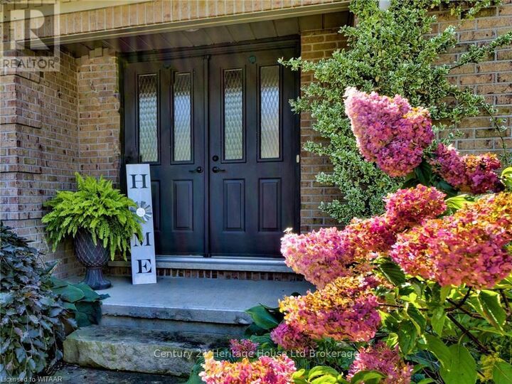 Property Photo: 10 Blackfoot Place ON N4T 1E2