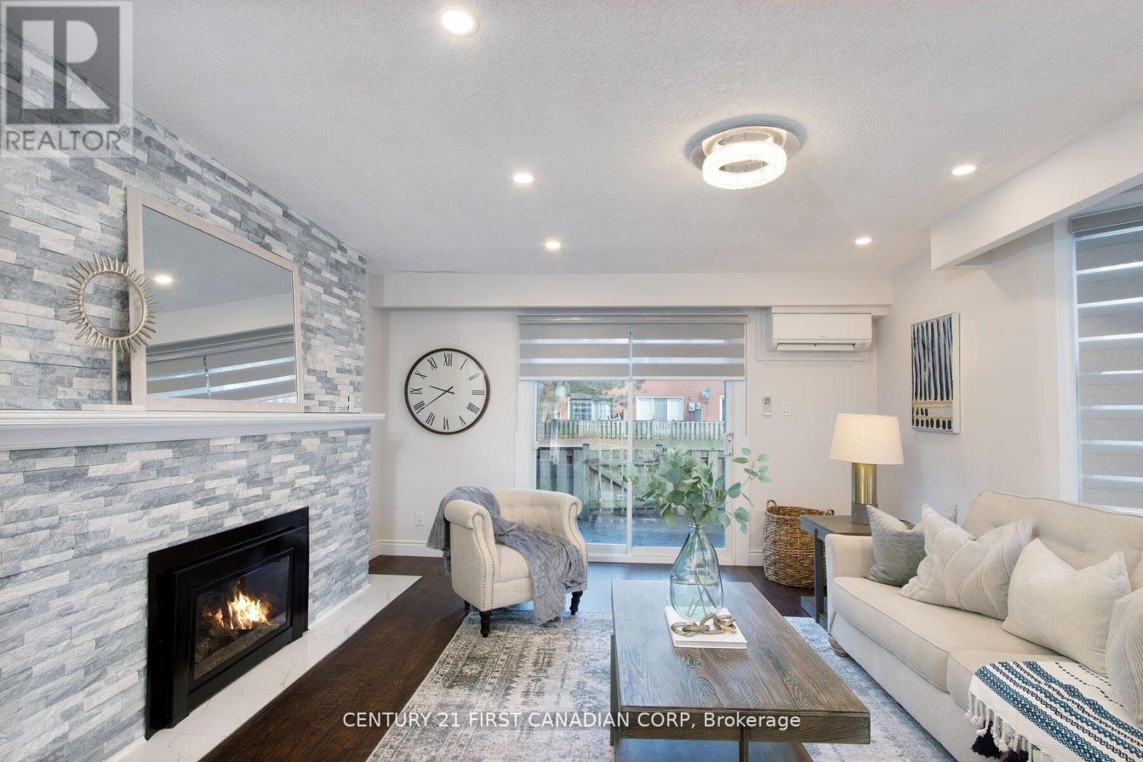 Photo de la propriété: 19 Arbour Glen Crescent ON N5Y 1Z9