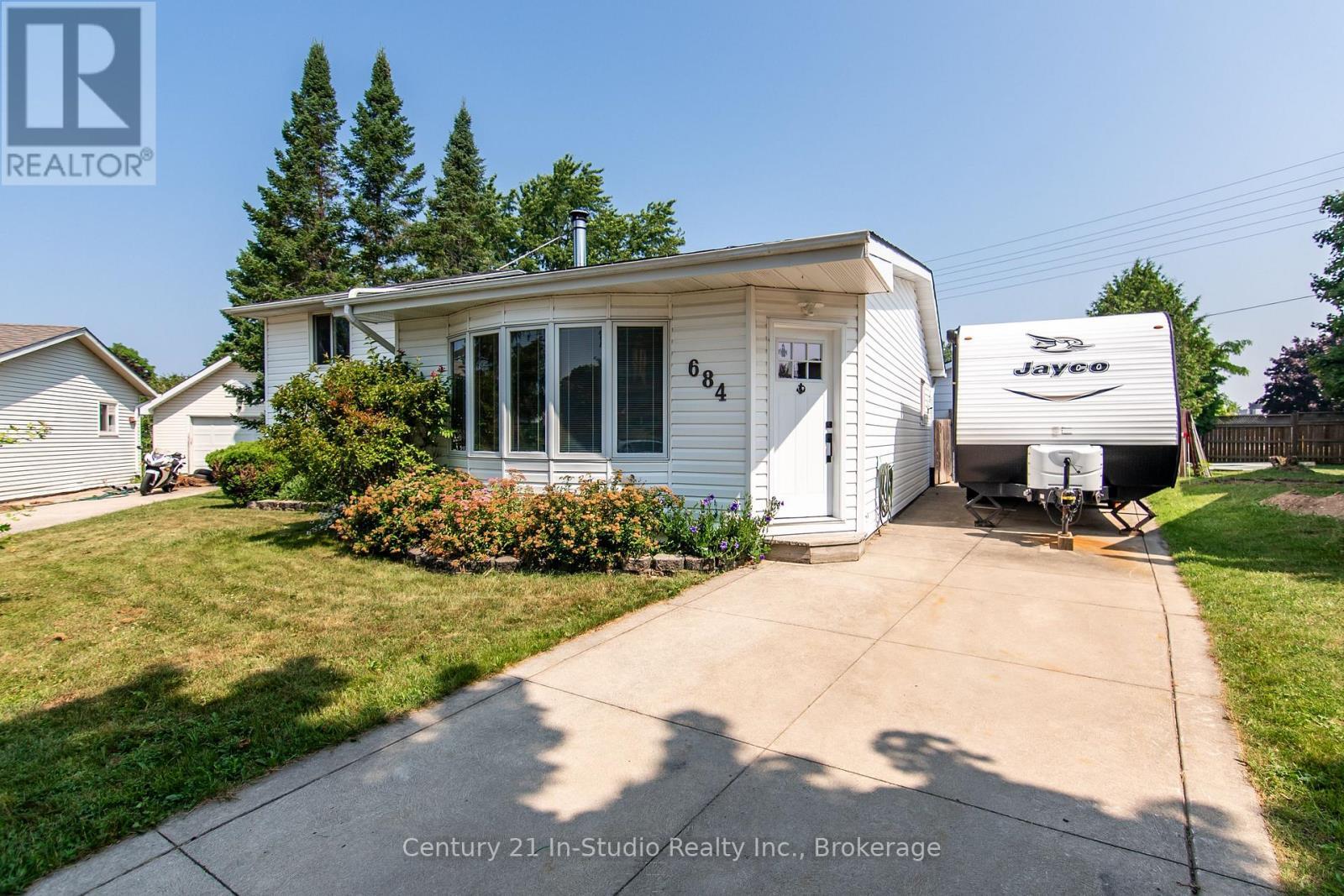Property Photo: 684 Johnston Crescent ON N2Z 1S4