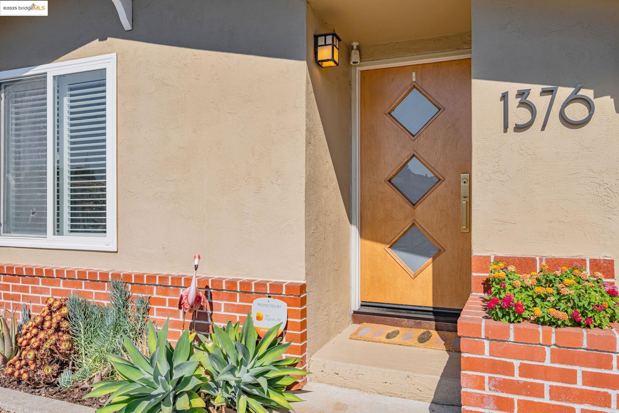 Property Photo: 1376 Rosal Ln CA 94521