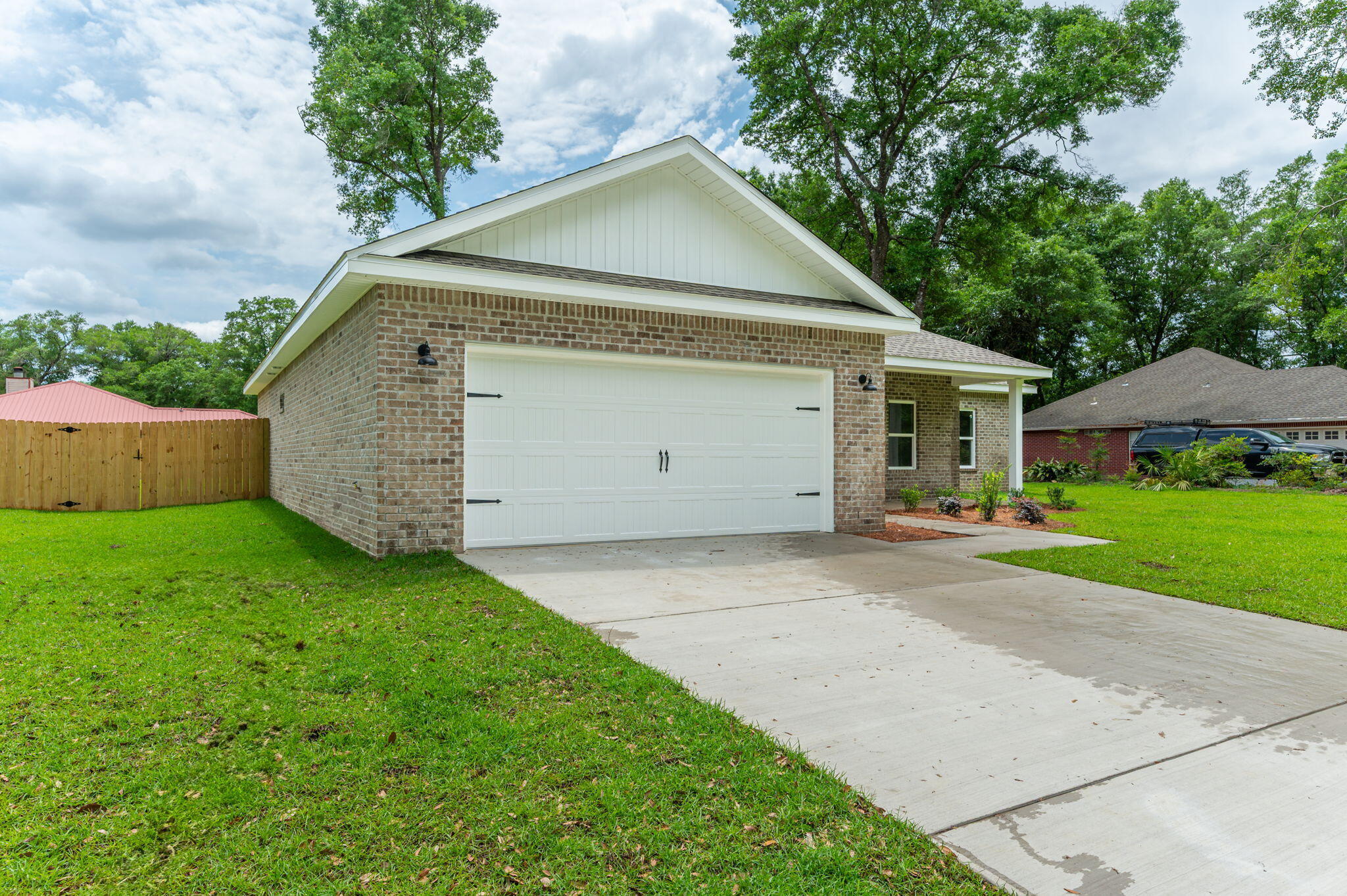 Property Photo: 109 Par Court FL 32536