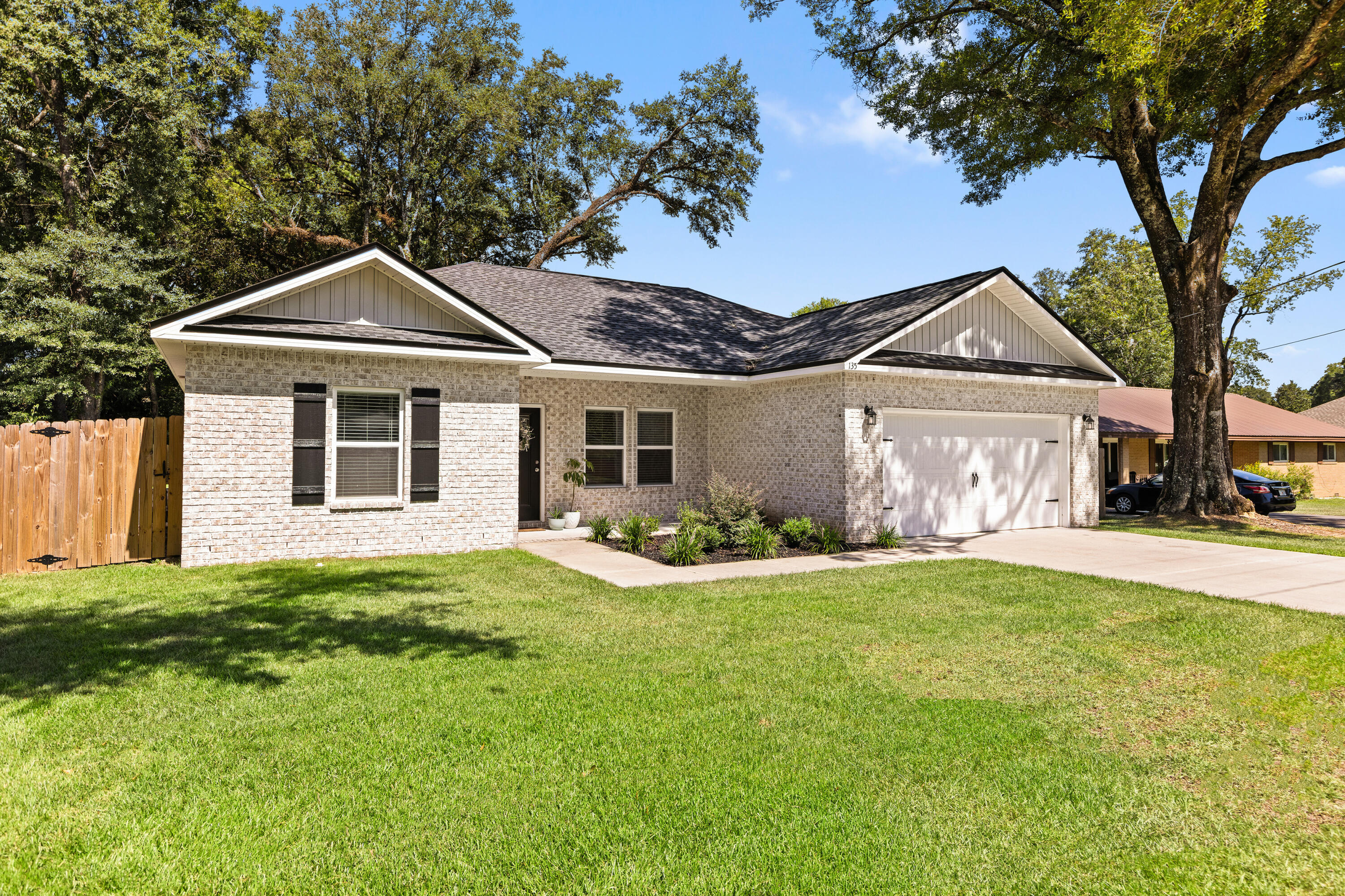 Property Photo:  135 Shady Lane  FL 32536 