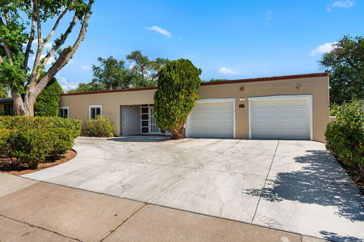 Property Photo: 2316 Hannett Avenue NE NM 87106