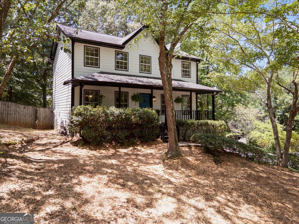 Property Photo: 385 Roswell Farms Road GA 30075