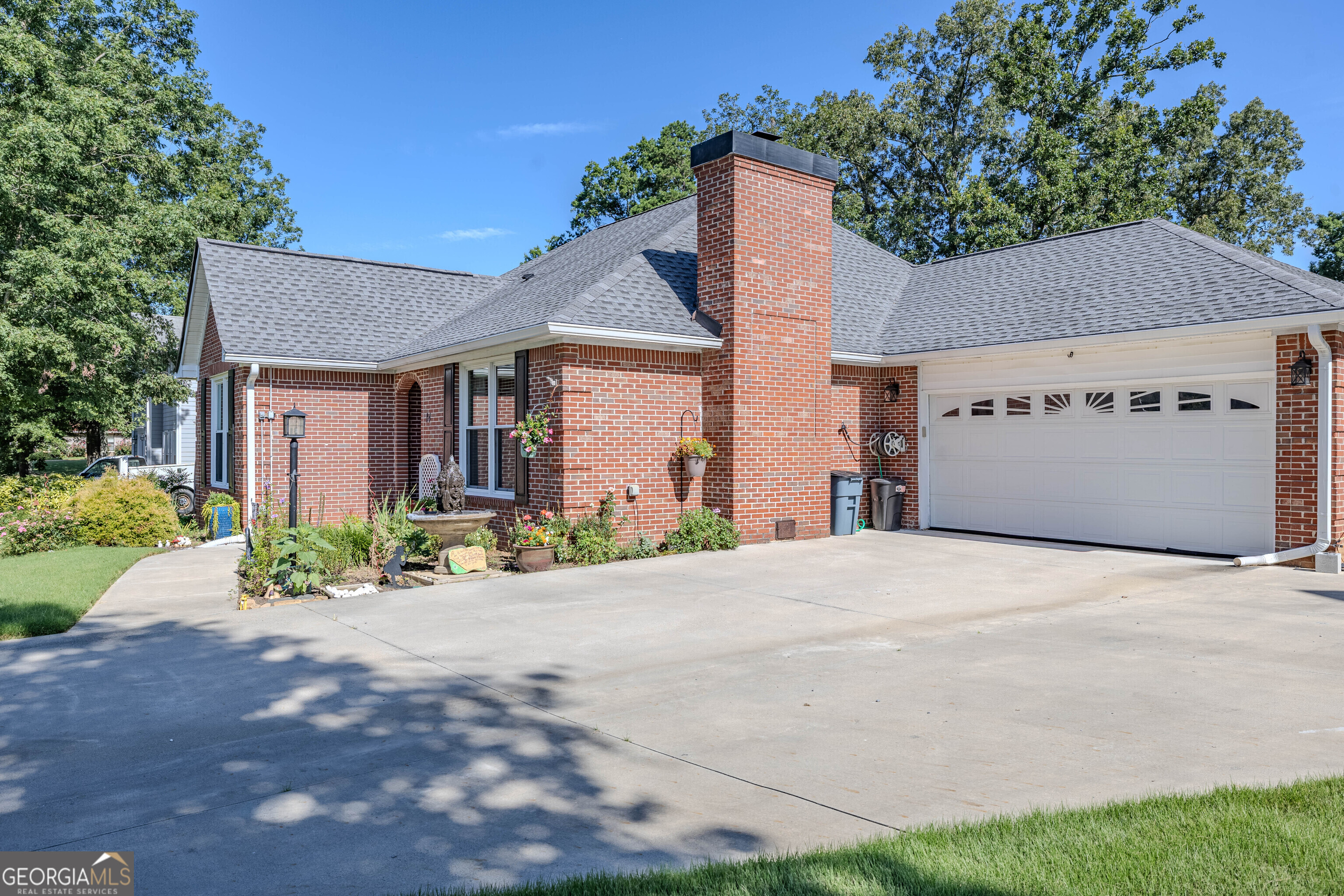 Property Photo: 14 Meadowood Drive NW GA 30165