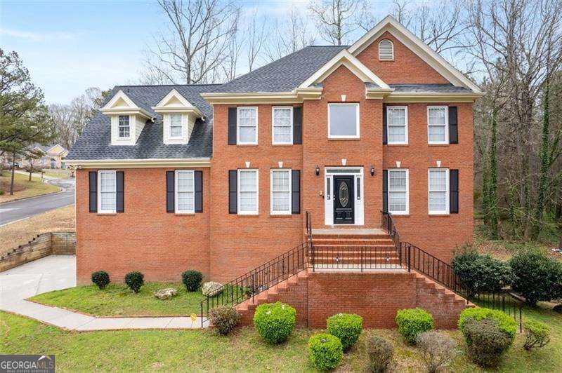 Property Photo: 1811 Lake Cove Drive SW GA 30331