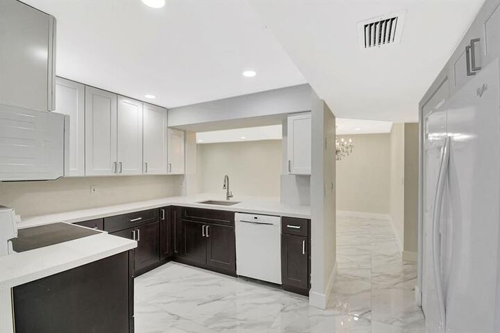Property Photo:  9510 Seagrape Dr 201  FL 33324 