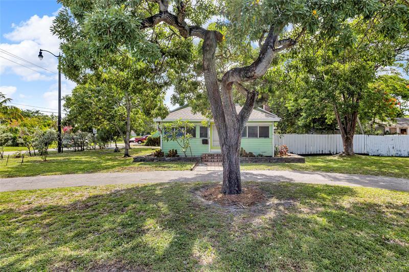 Property Photo:  803 NE 3rd Ave  FL 33060 