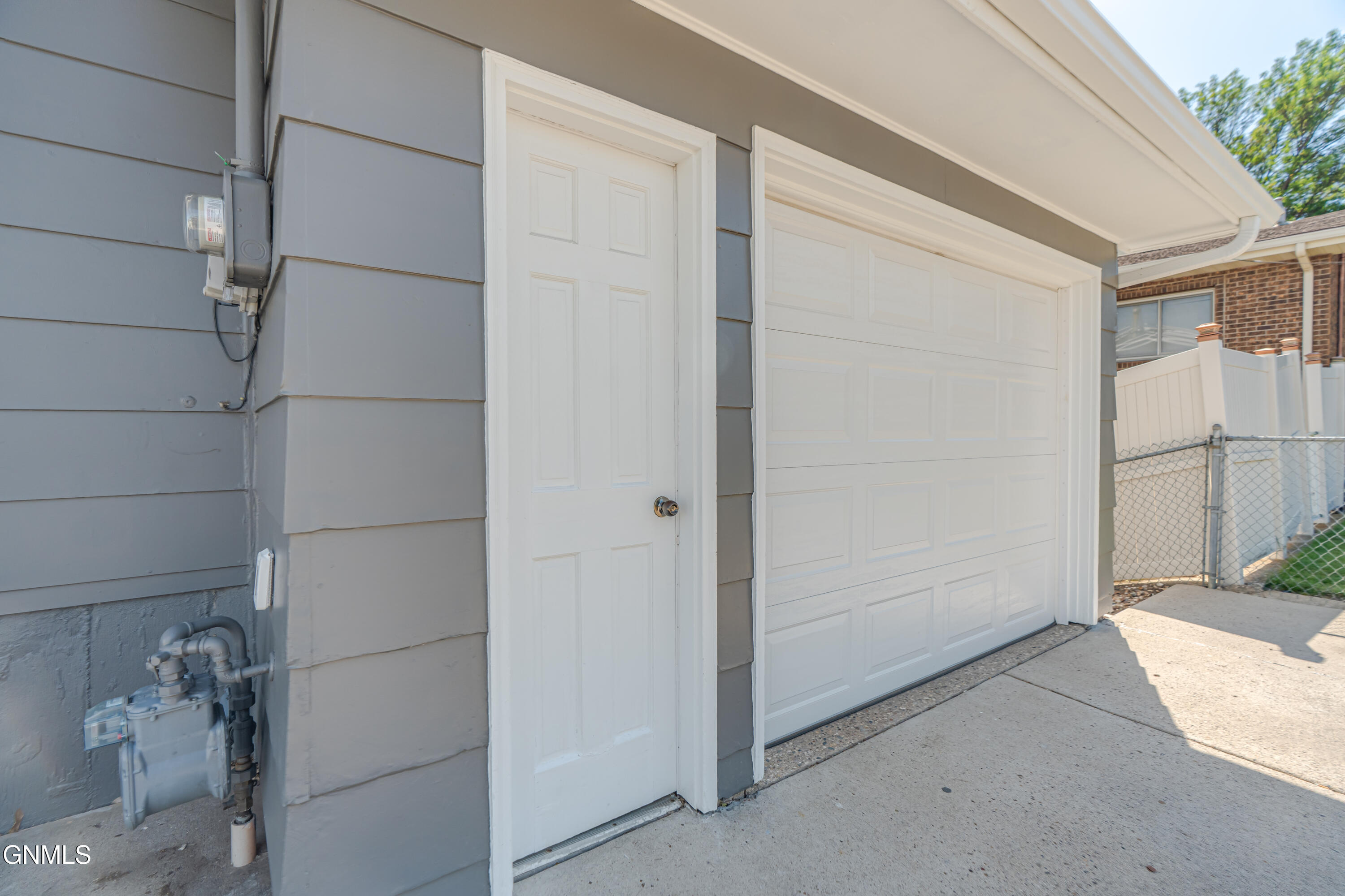 Property Photo: 1909 Divide Avenue ND 58501