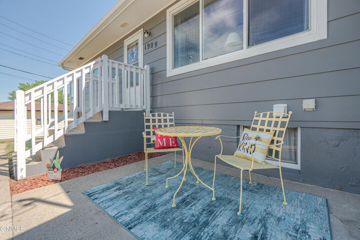 Property Photo:  1909 Divide Avenue  ND 58501