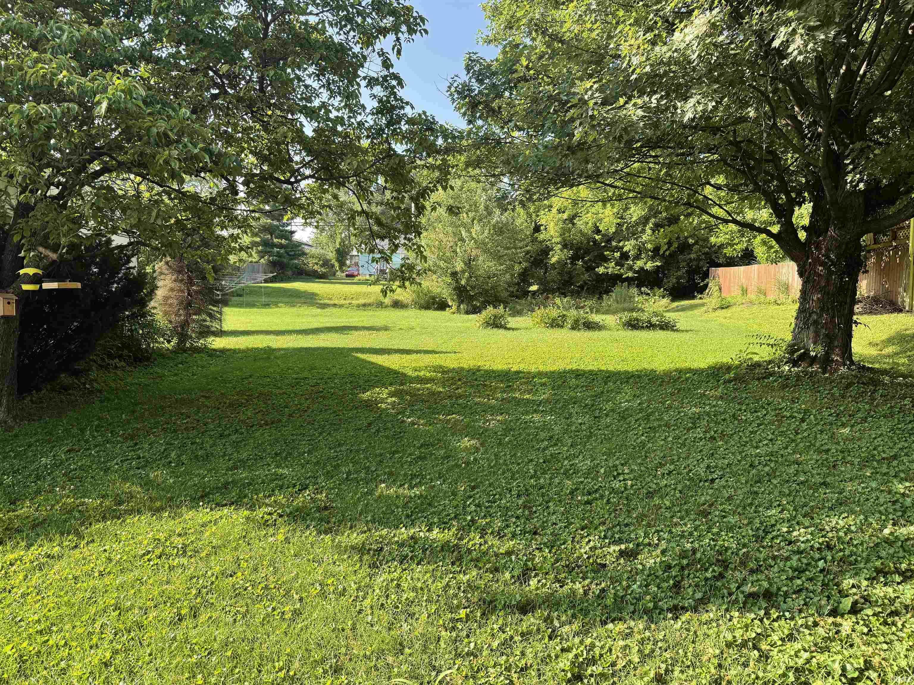 614 W Dixie Street  Bloomington IN 47403-7403 photo
