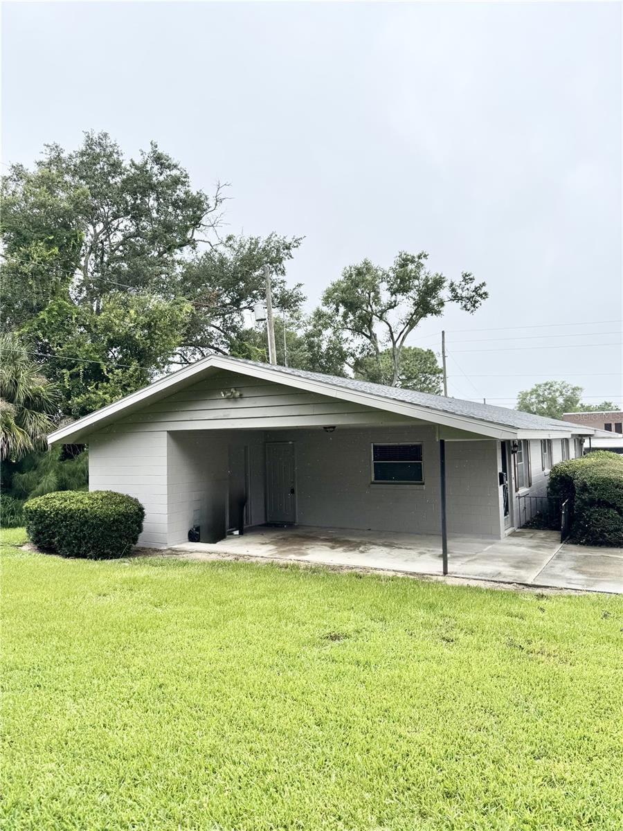 Property Photo: 440 Almond Street FL 34711