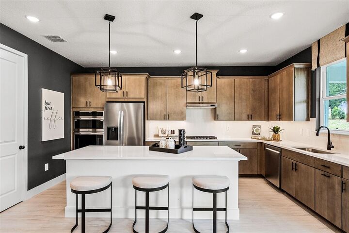 Property Photo: 818 Emerald Grove Drive FL 32703