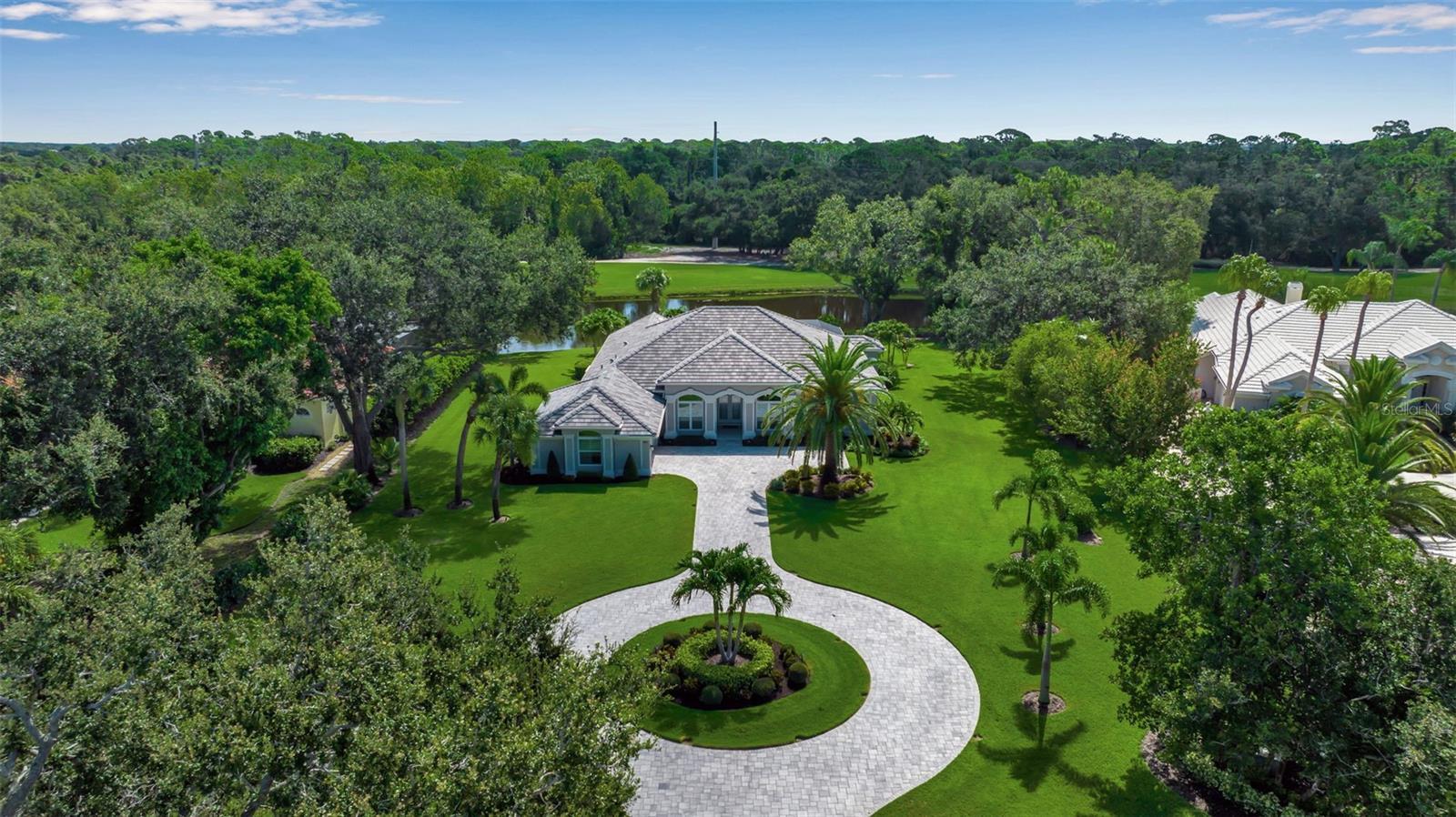 Property Photo:  462 E Macewen Drive  FL 34229 