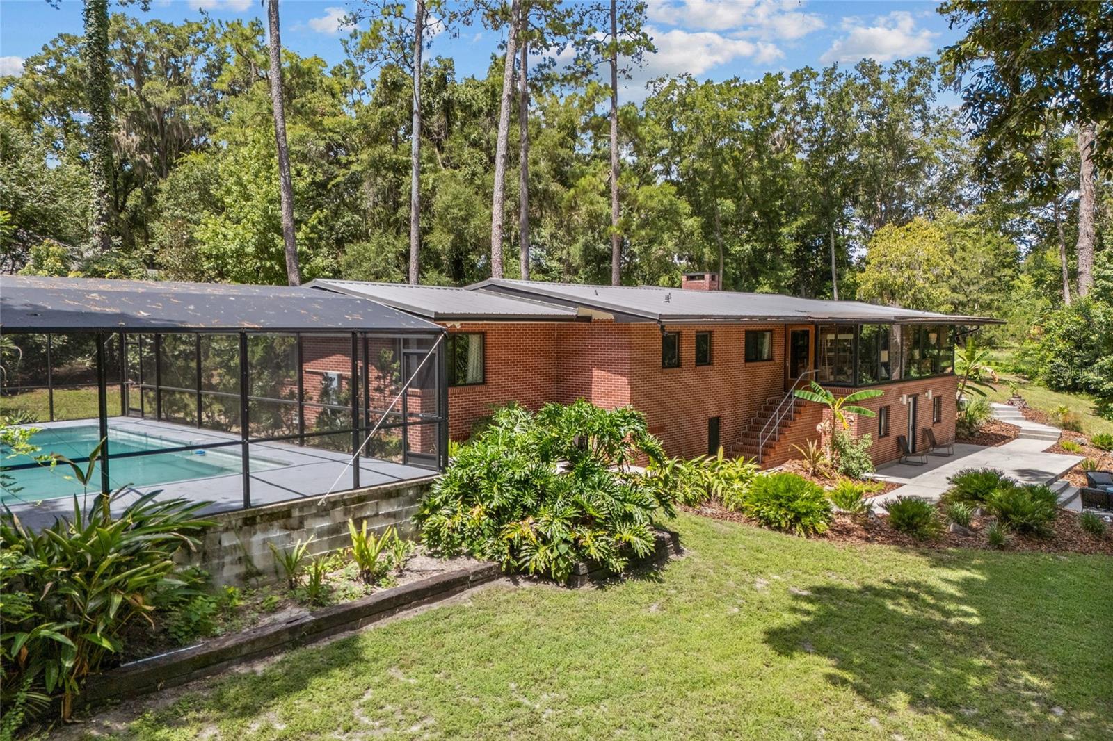 Property Photo: 851 NW 19th Terrace FL 32603