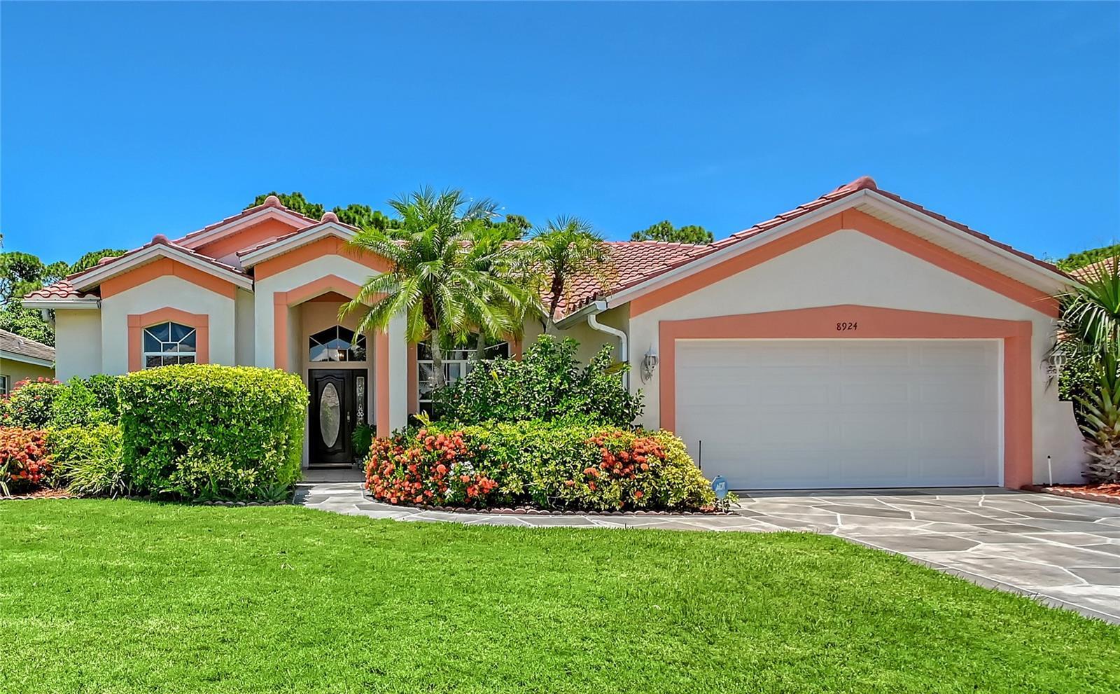 Property Photo: 8924 Huntington Pointe Drive FL 34238