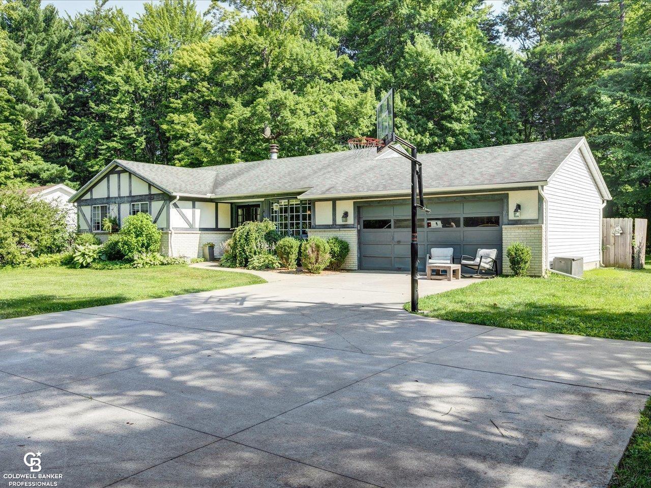 Property Photo: 4057 Devonshire Road MI 48059