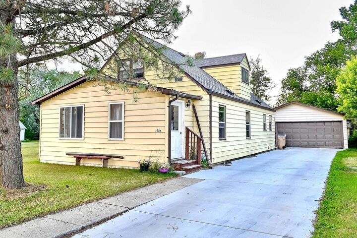 Property Photo:  1624 W Central Ave  ND 58701-3409 