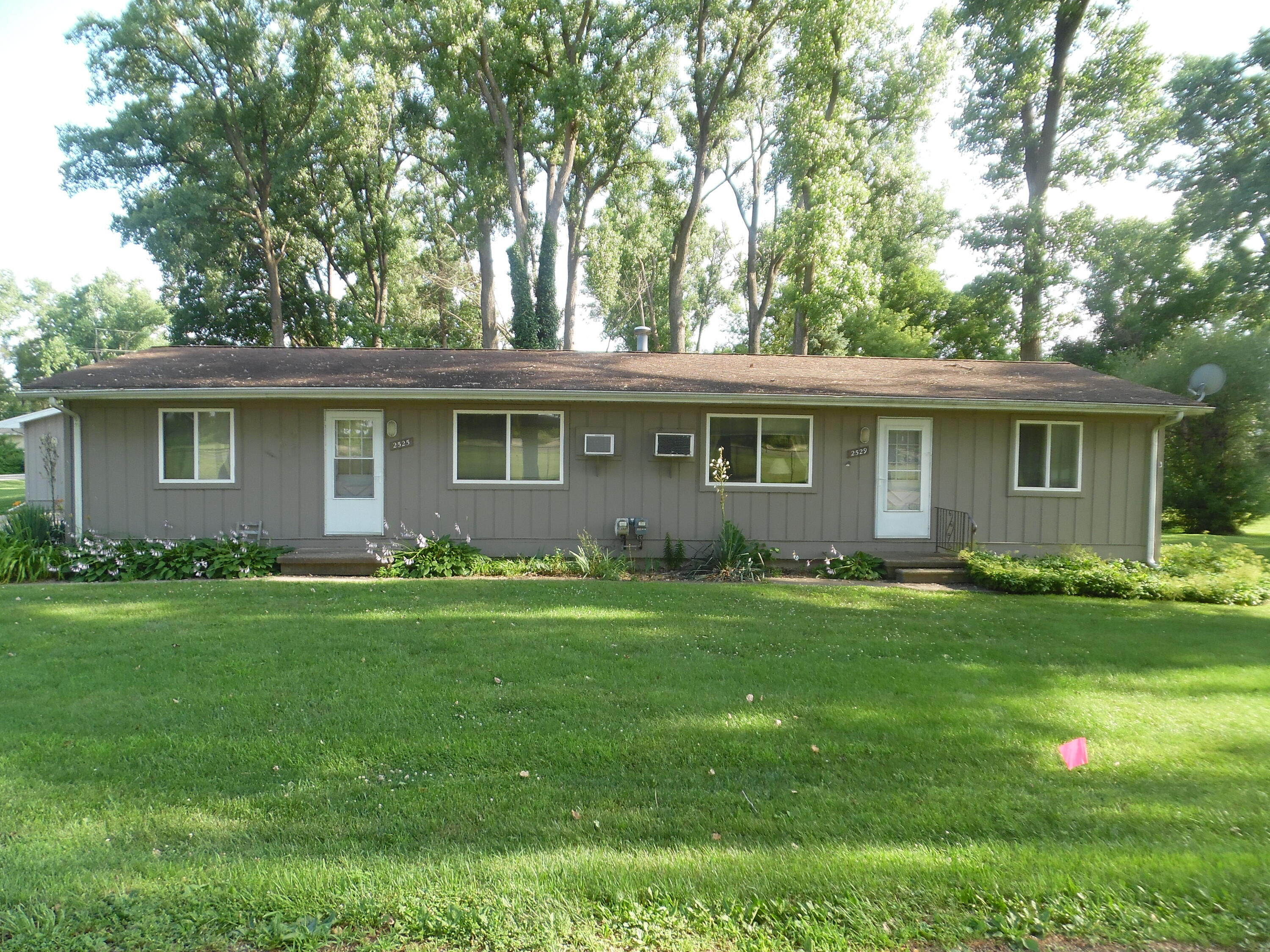 Property Photo: 2525-2529 W Argyle St. Street MI 49202