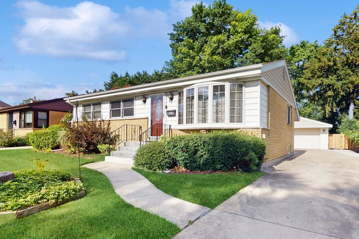 576 Amherst Avenue  Des Plaines IL 60016 photo