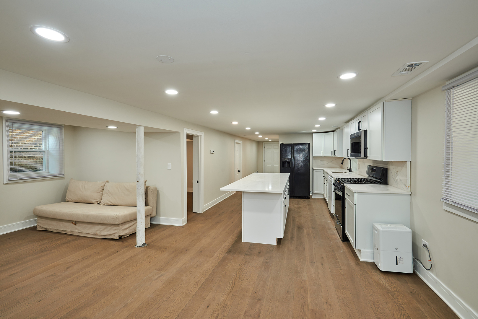 Property Photo: 5018 W Pensacola Avenue G IL 60641
