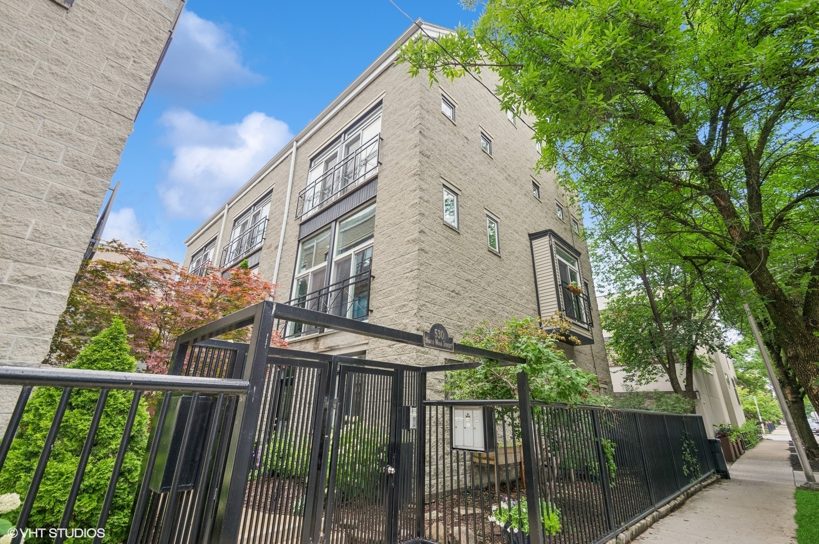 Property Photo: 530 N Wood Street D IL 60622